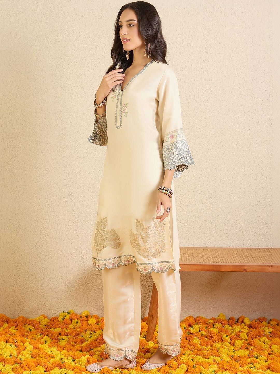 Women Ethnic Motifs Embroidered Regular Thread Work Kurta with Trousers