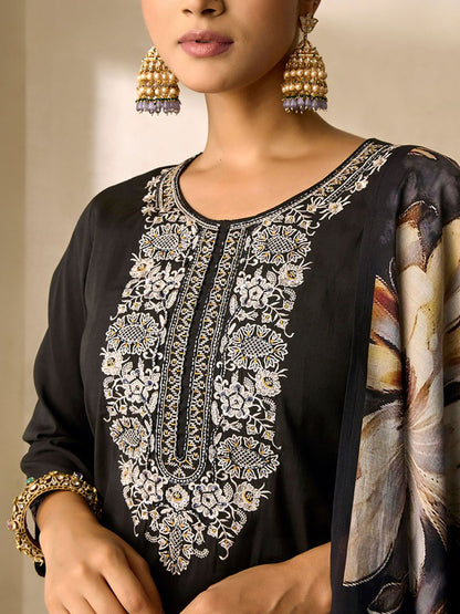 Dhiyona WP Plus Size Floral Embroidered Thread Work Kurta With Trousers & Dupatta