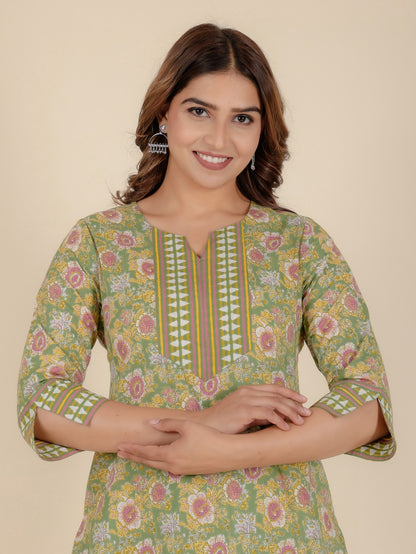 Women's Cotton Green Straight Kurta