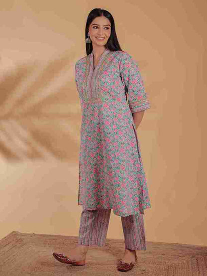 Women's Cotton Multicolor Straight Kurta