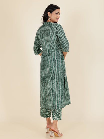 Women's Cotton Green Straight Kurta