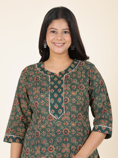 Women's Cotton Green Straight Kurta