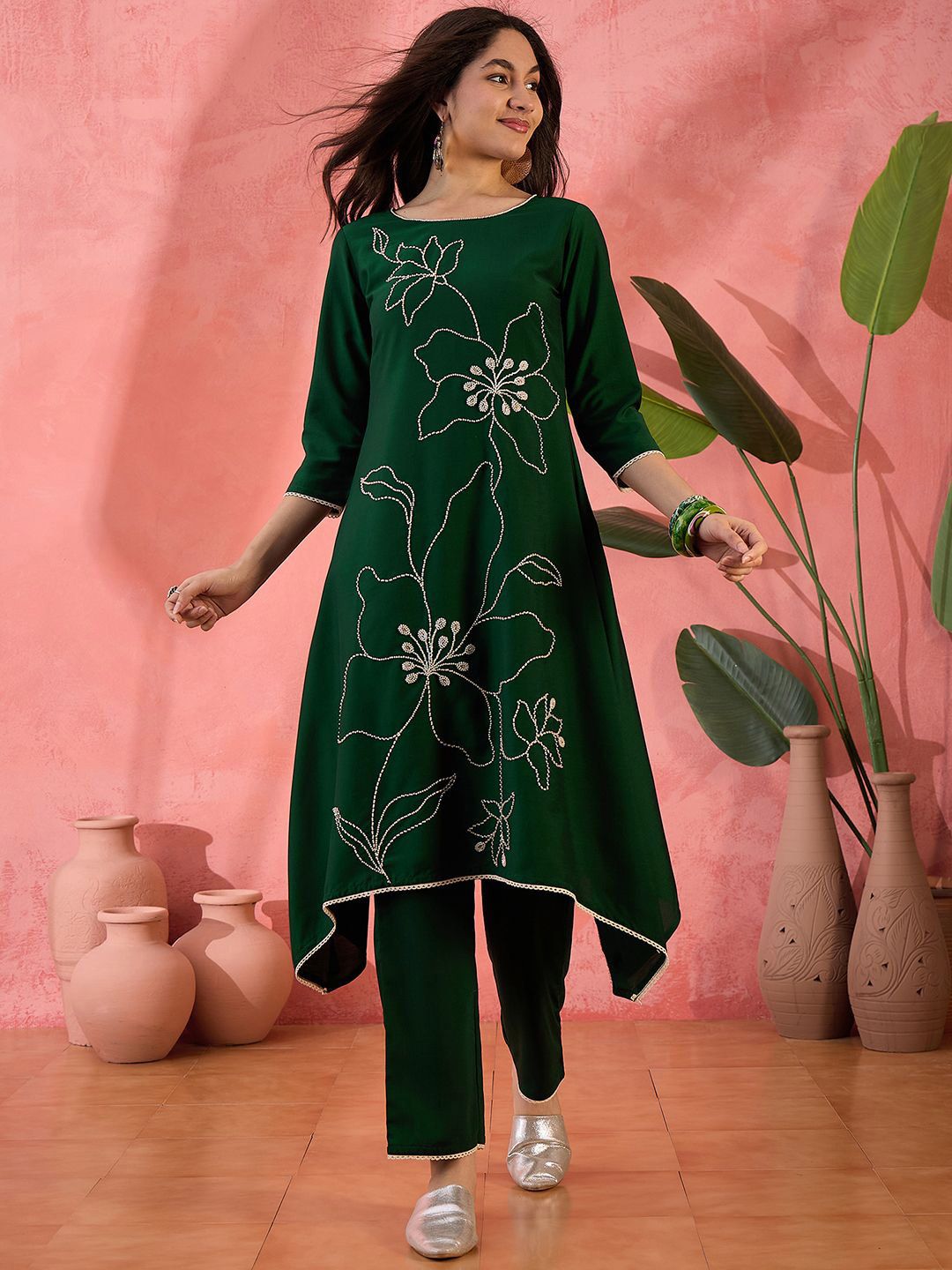 Dhiyona SN Women's Floral Embroidered Regular Beads and Stones Kurta with Trousers