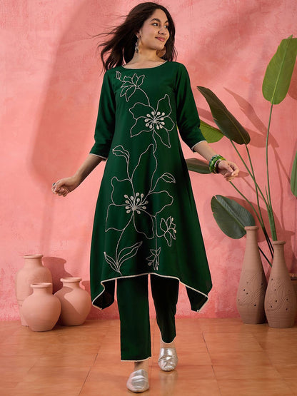 Dhiyona SN Women's Floral Embroidered Regular Beads and Stones Kurta with Trousers