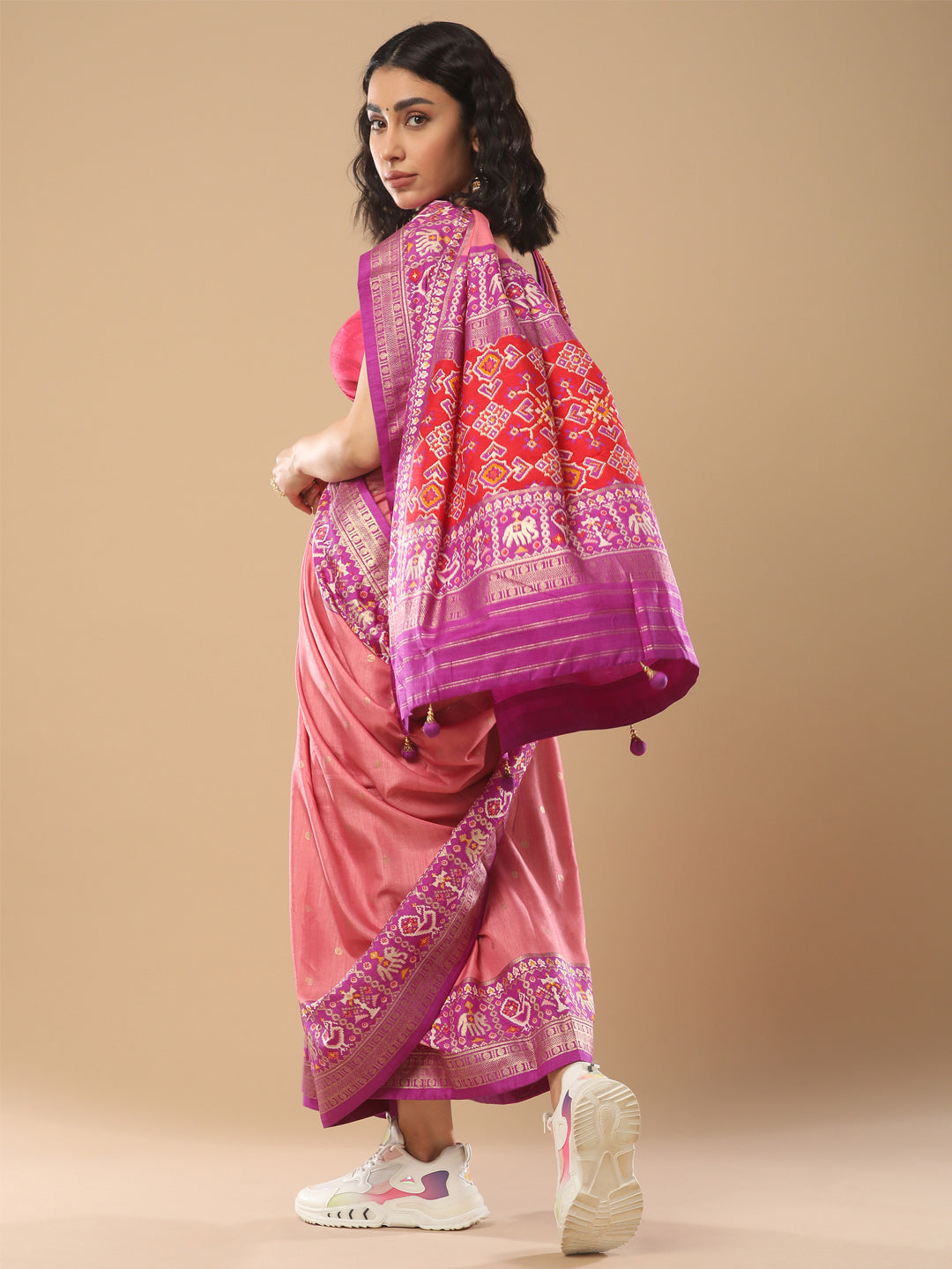 Women's Silk Blend Mauve Woven Design Designer Saree With Blouse Piece
