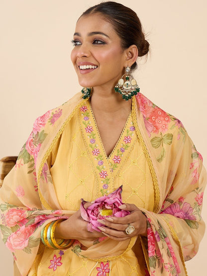 Women Floral Embroidered Panelled Thread Work Kurta with Trousers & With Dupatta