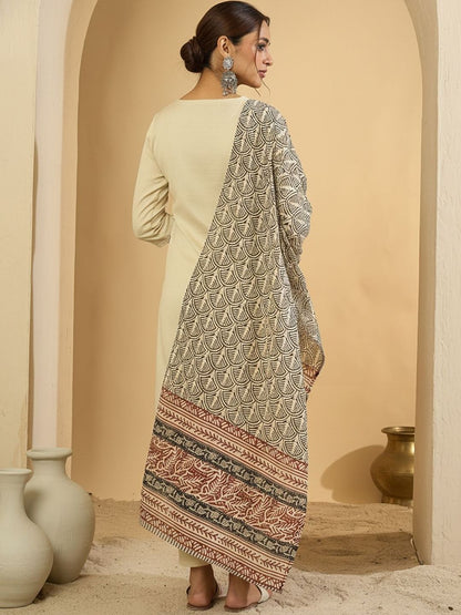 Ethnic Motifs Straight Kurta With Trousers & Dupatta