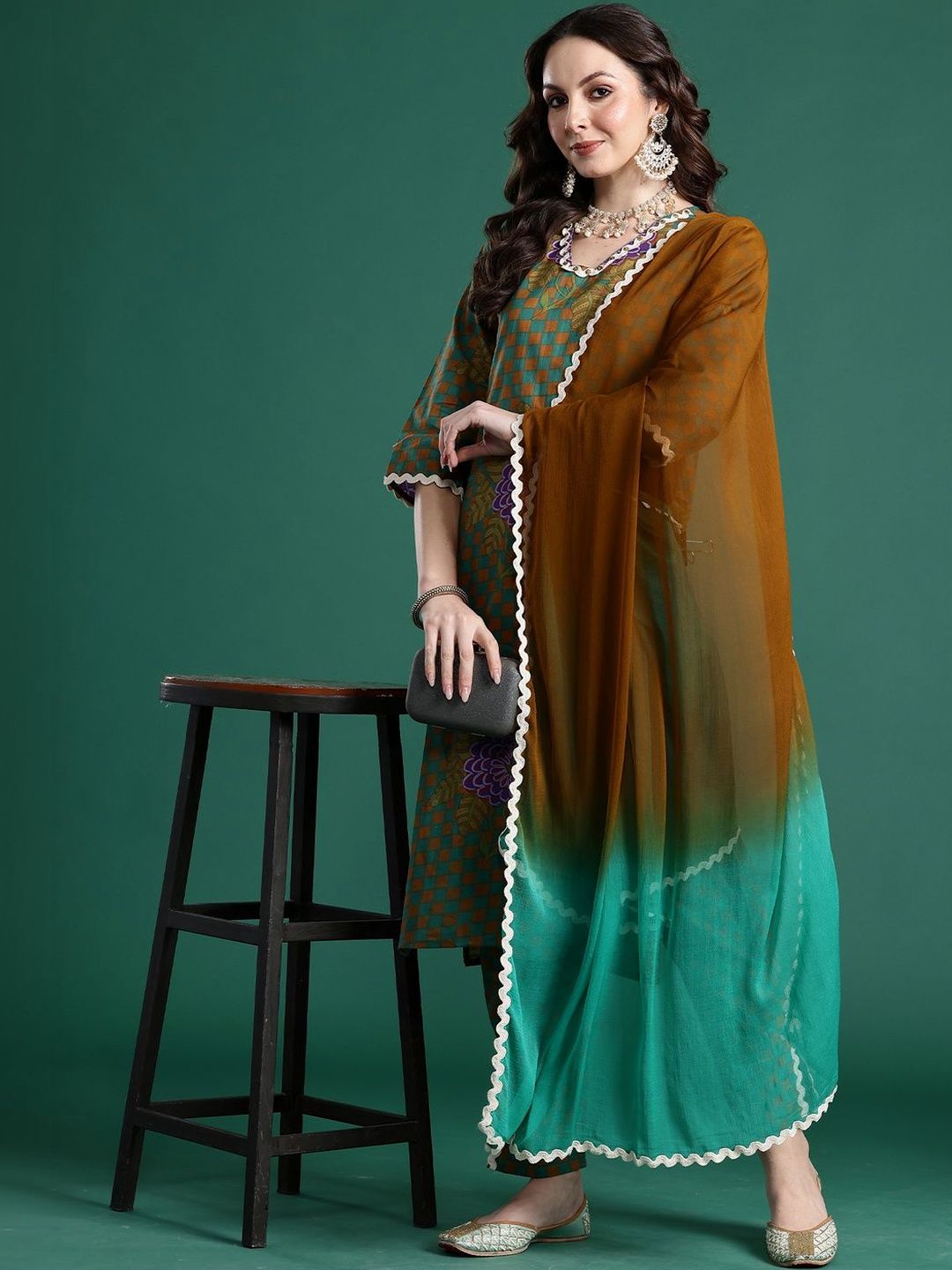 Women Printed Regular Thread Work Pure Cotton Kurta with Trousers & With Dupatta