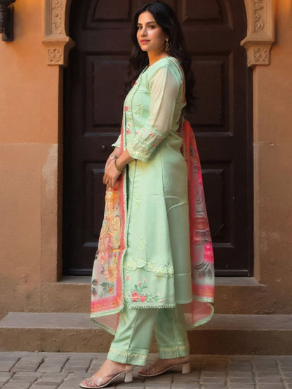 Women Floral Embroidered Regular Thread Work Kurta with Trousers & Dupatta