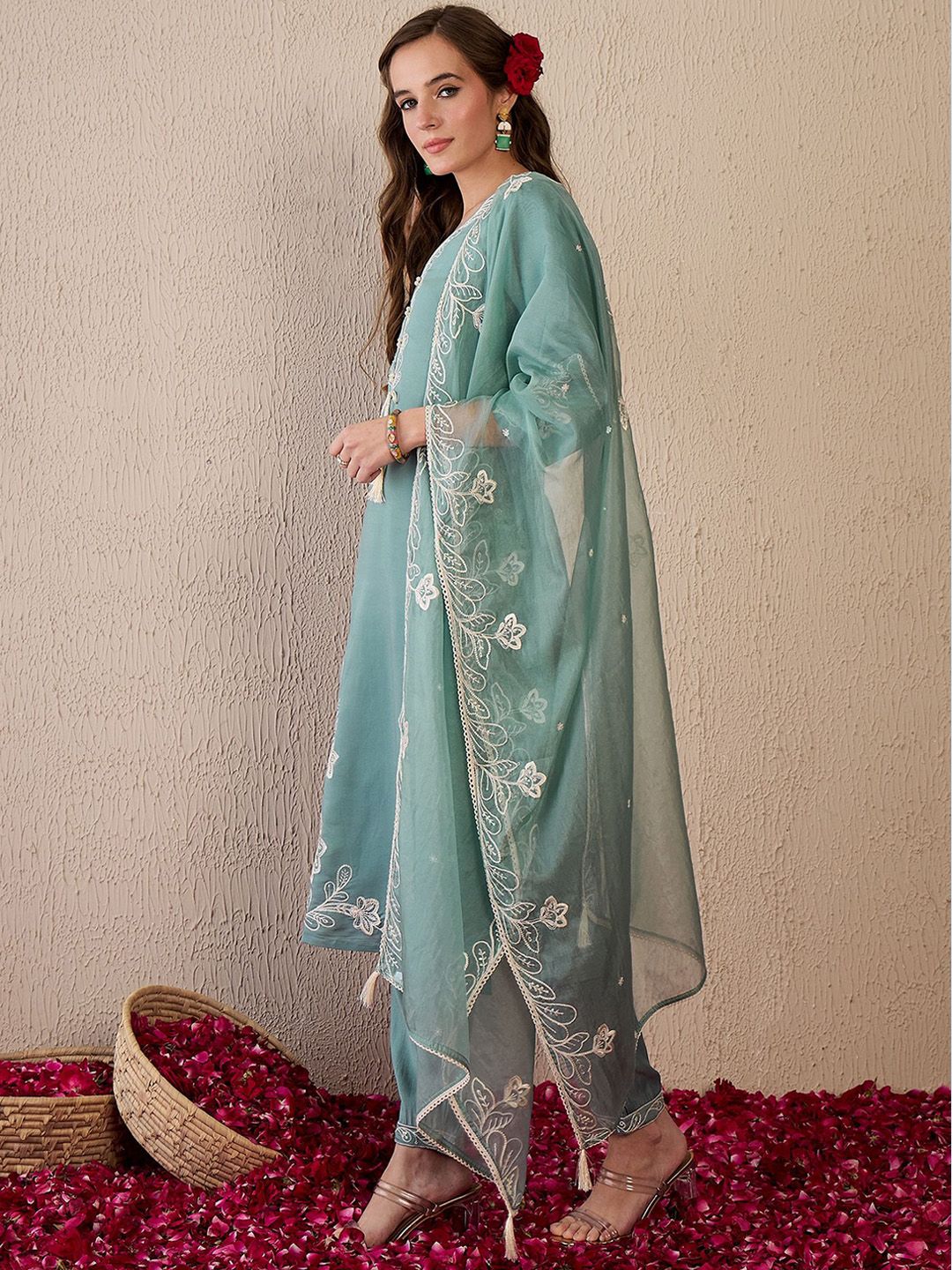 Women Floral Embroidered Regular Kurta with Trousers & With Dupatta