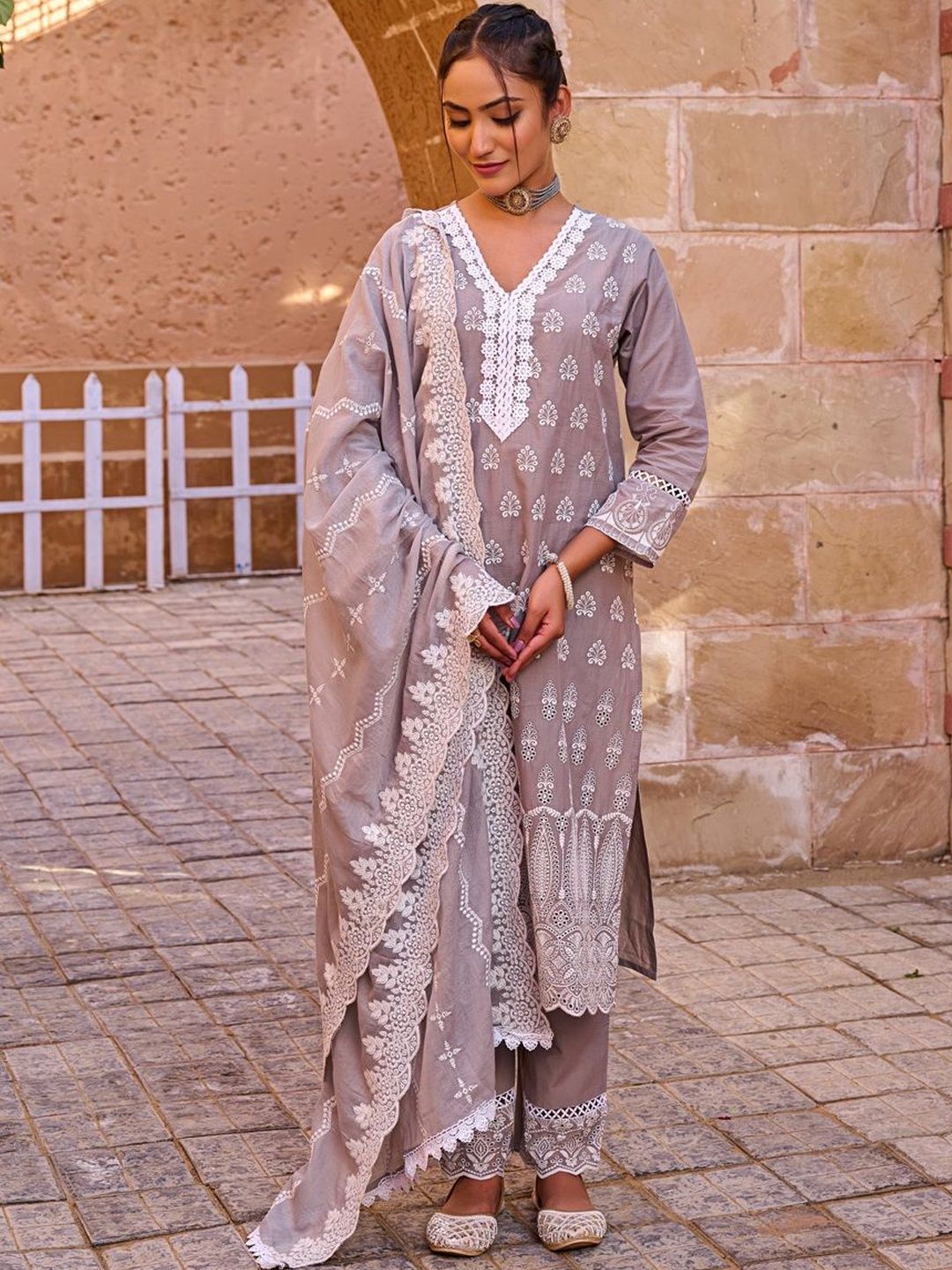 Women Ethnic Motifs Embroidered Regular Thread Work Pure Cotton Kurta with Trousers & With Dupatta