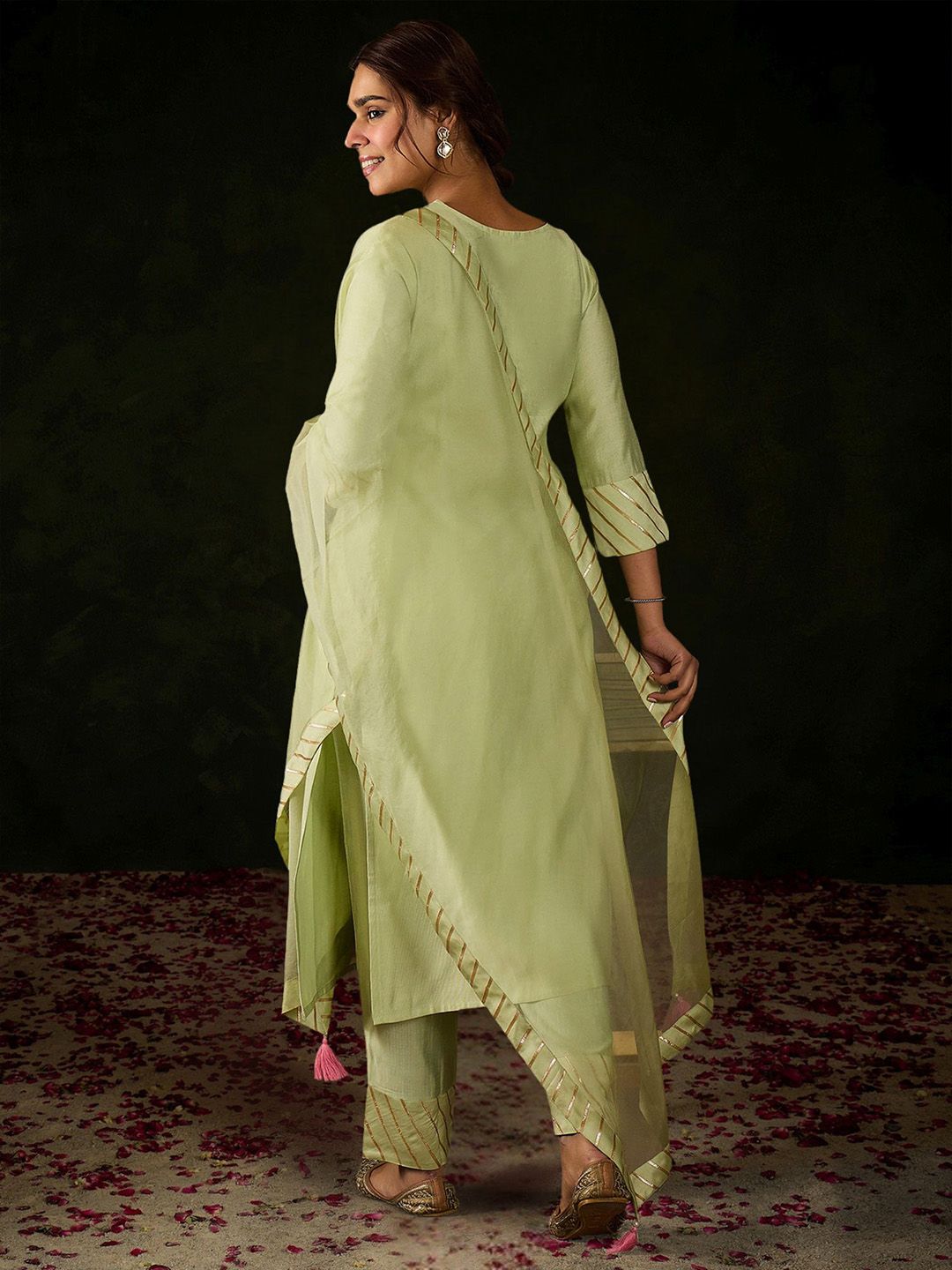 Women Floral Embroidered Regular Thread Work Kurta with Trousers & With Dupatta