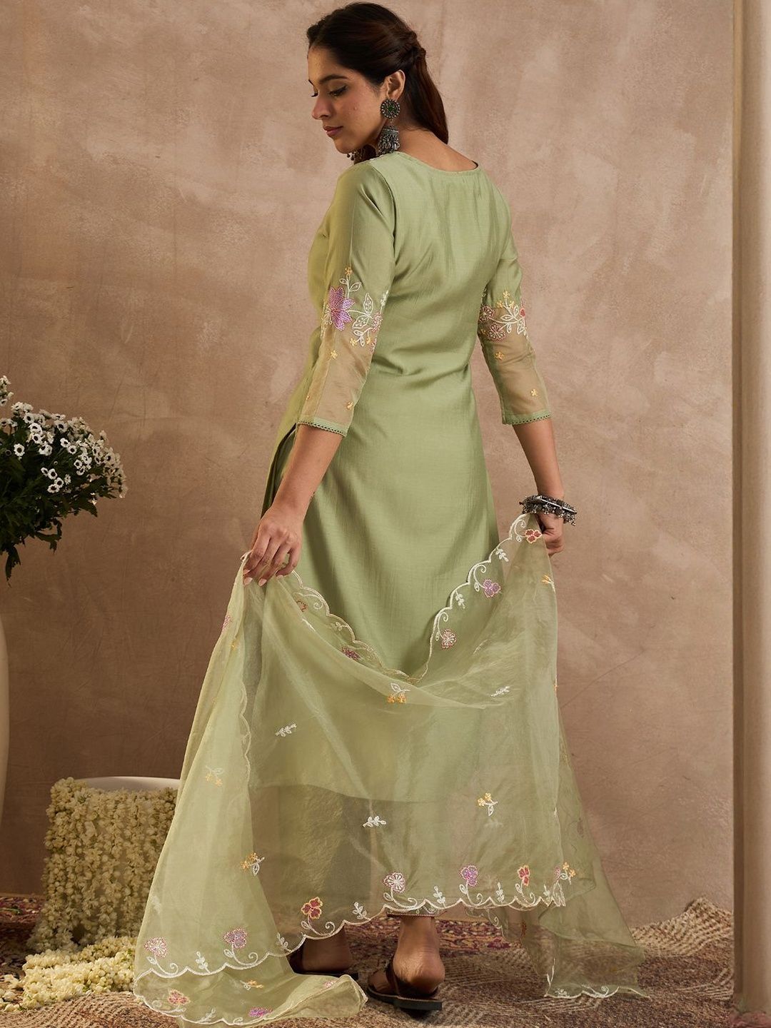 Floral Embroidered Straight Thread Work Kurta With Trousers & Dupatta