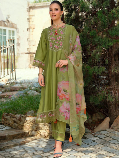 Women Floral Embroidered Regular Thread Work Liva Kurta with Trousers & With Dupatta