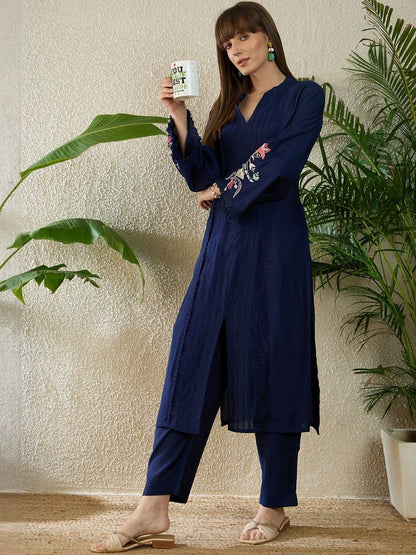 Floral Embroidered V-Neck Thread Work Kurta With Trouser