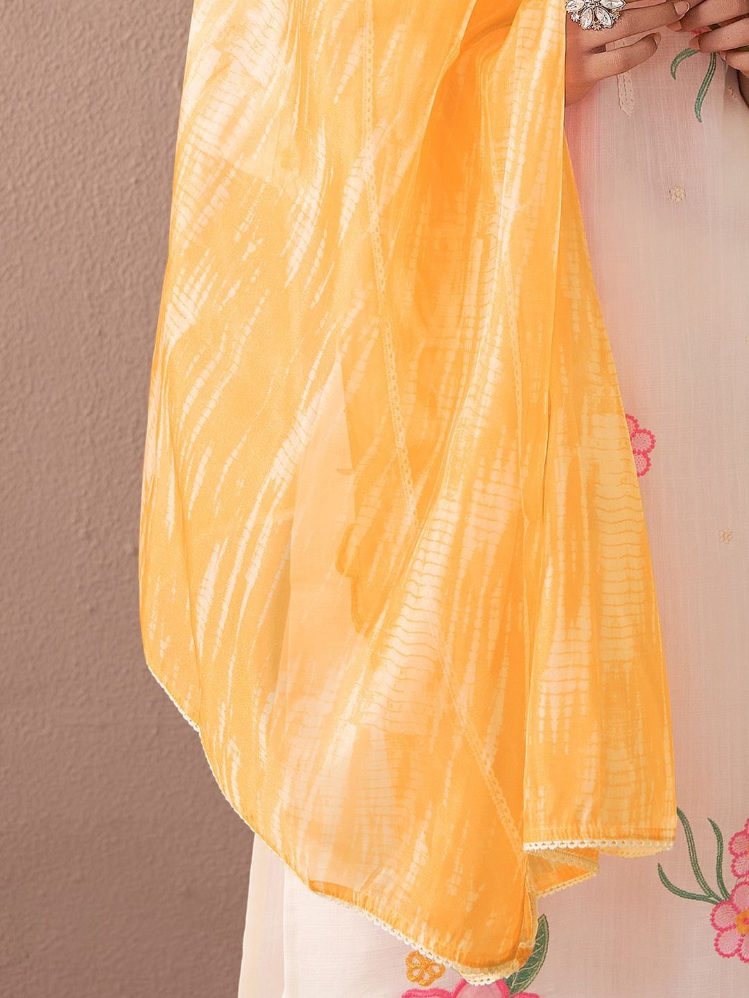 Women Floral Embroidered Regular Thread Work Kurta with Trousers & With Dupatta