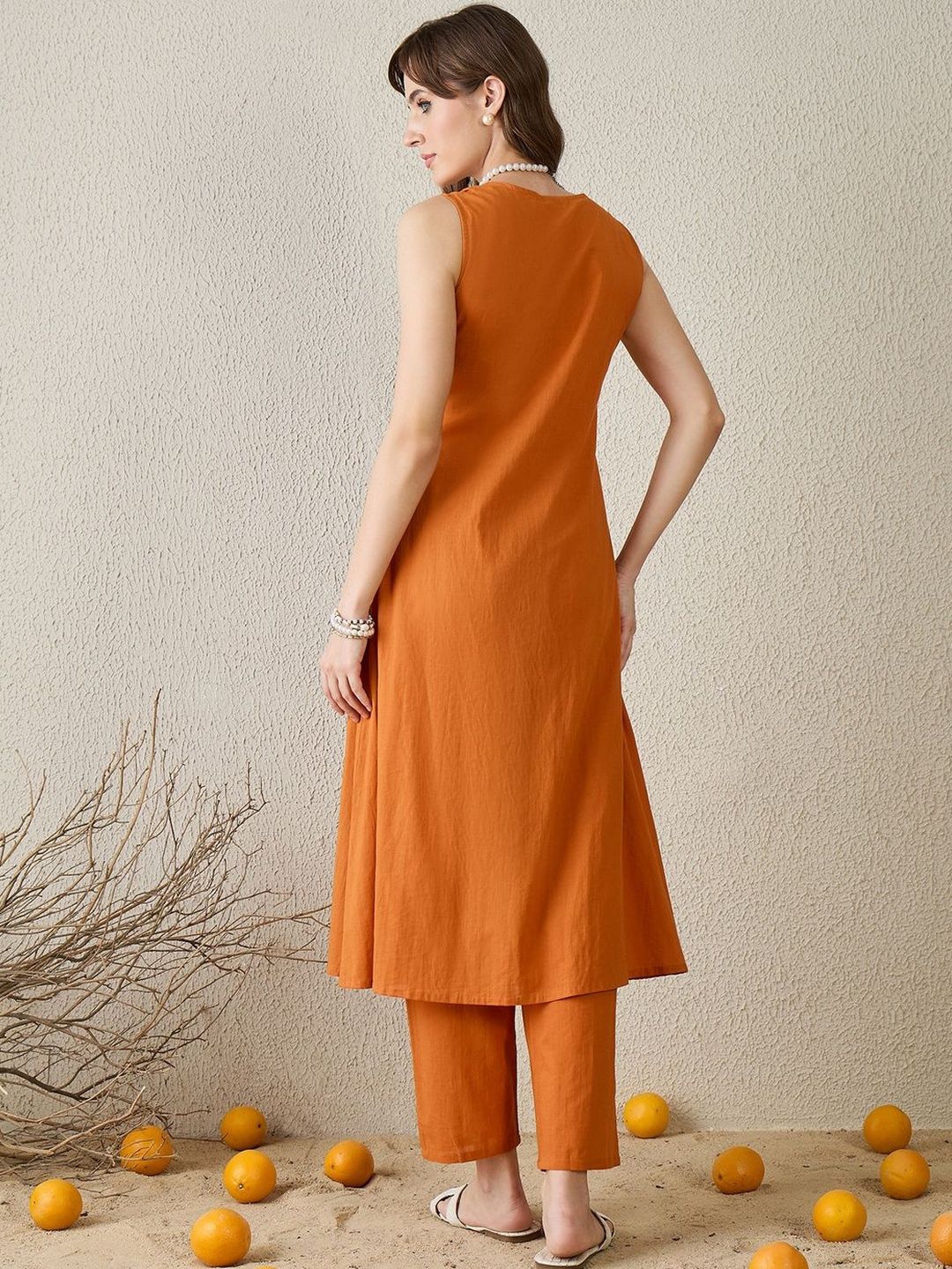 Women Floral Embroidered Pure Cotton Kurta with Trousers