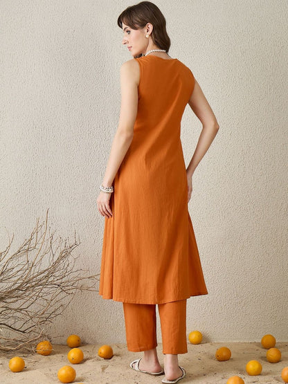 Women Floral Embroidered Pure Cotton Kurta with Trousers