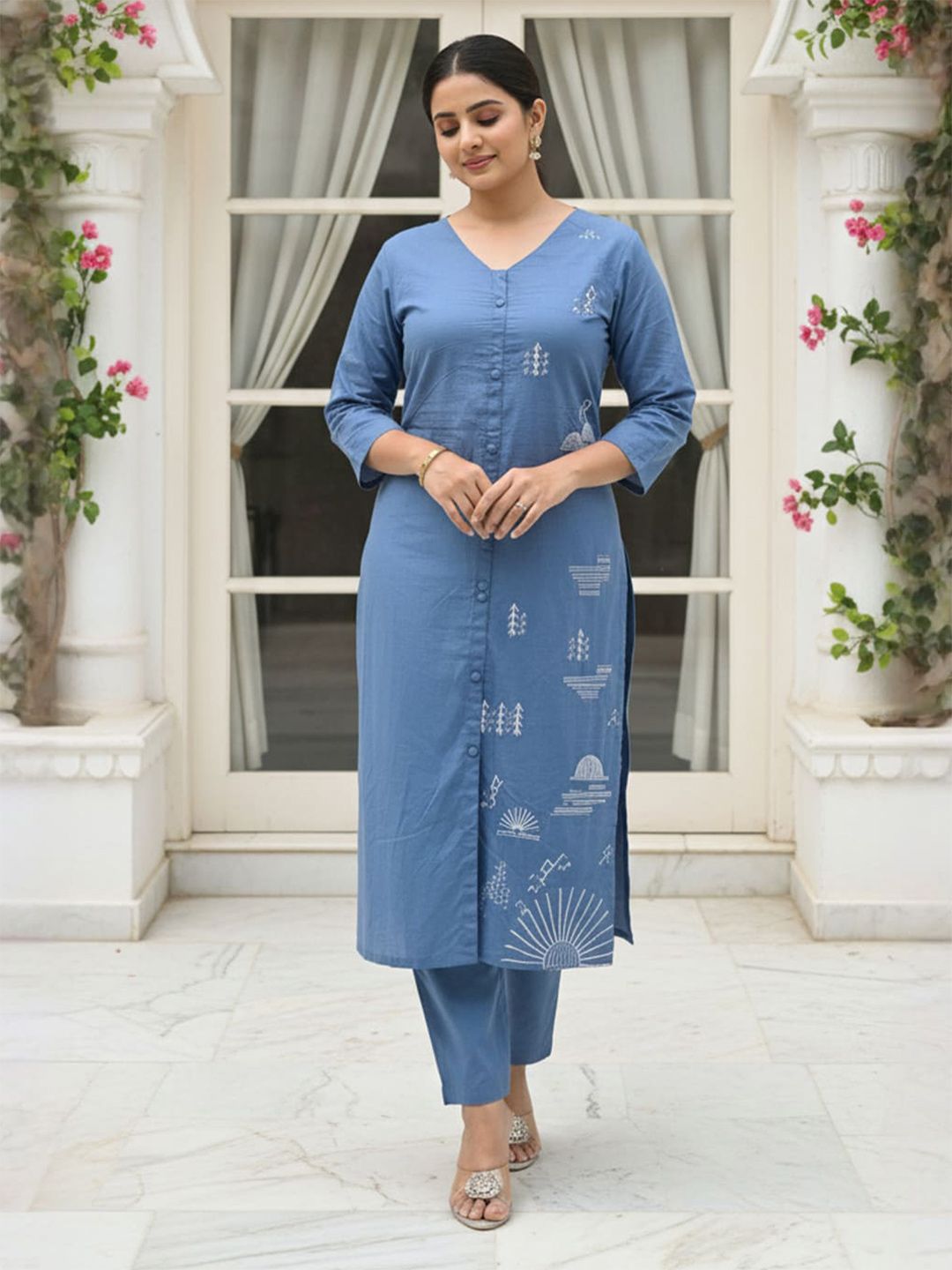 Women Ethnic Motifs Printed Cotton Kurta with Trousers