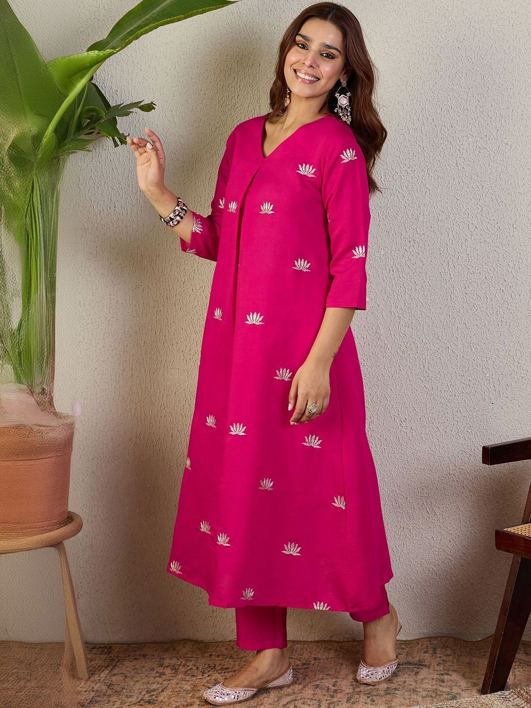Women Ethnic Motifs Embroidered V-Neck Thread Work A-Line Kurta with Trousers