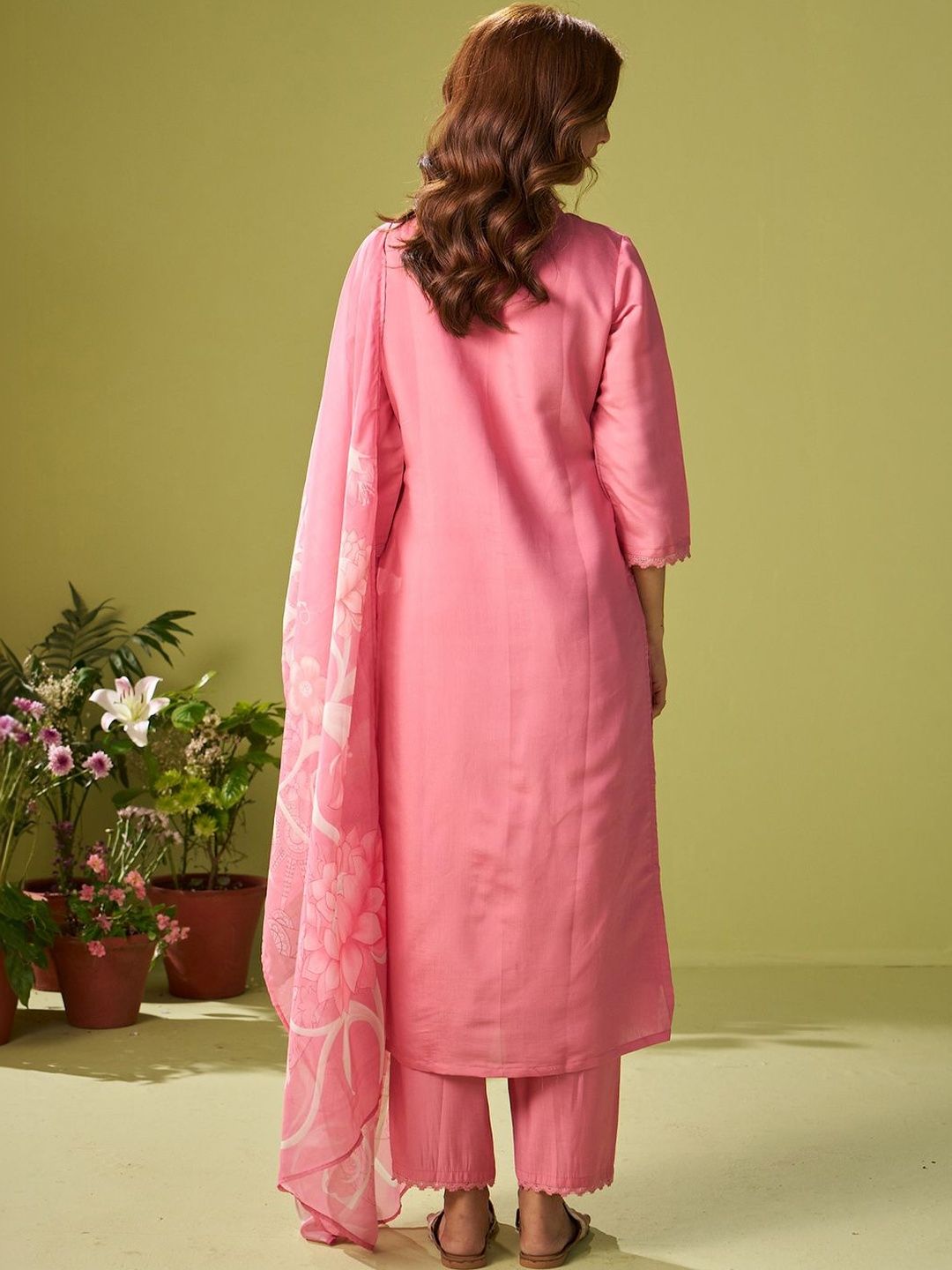 Women Floral Embroidered Regular Thread Work Kurta with Trousers & With Dupatta