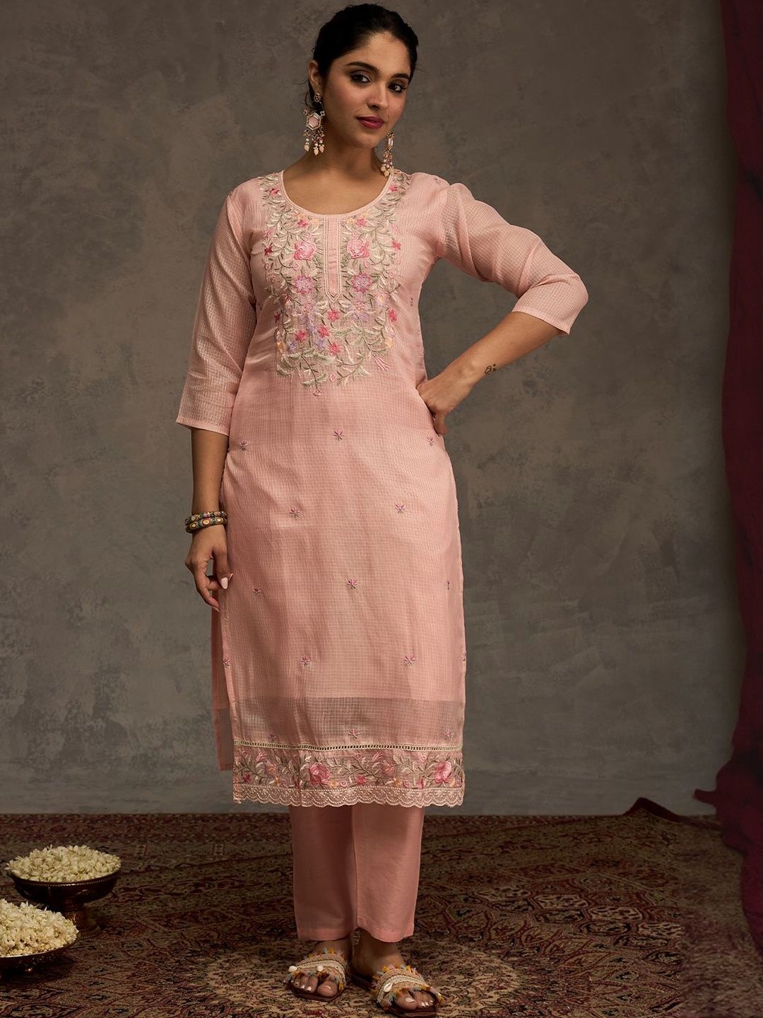 Floral Embroidered Round Neck Thread Work Straight Kurta & Trousers With Dupatta