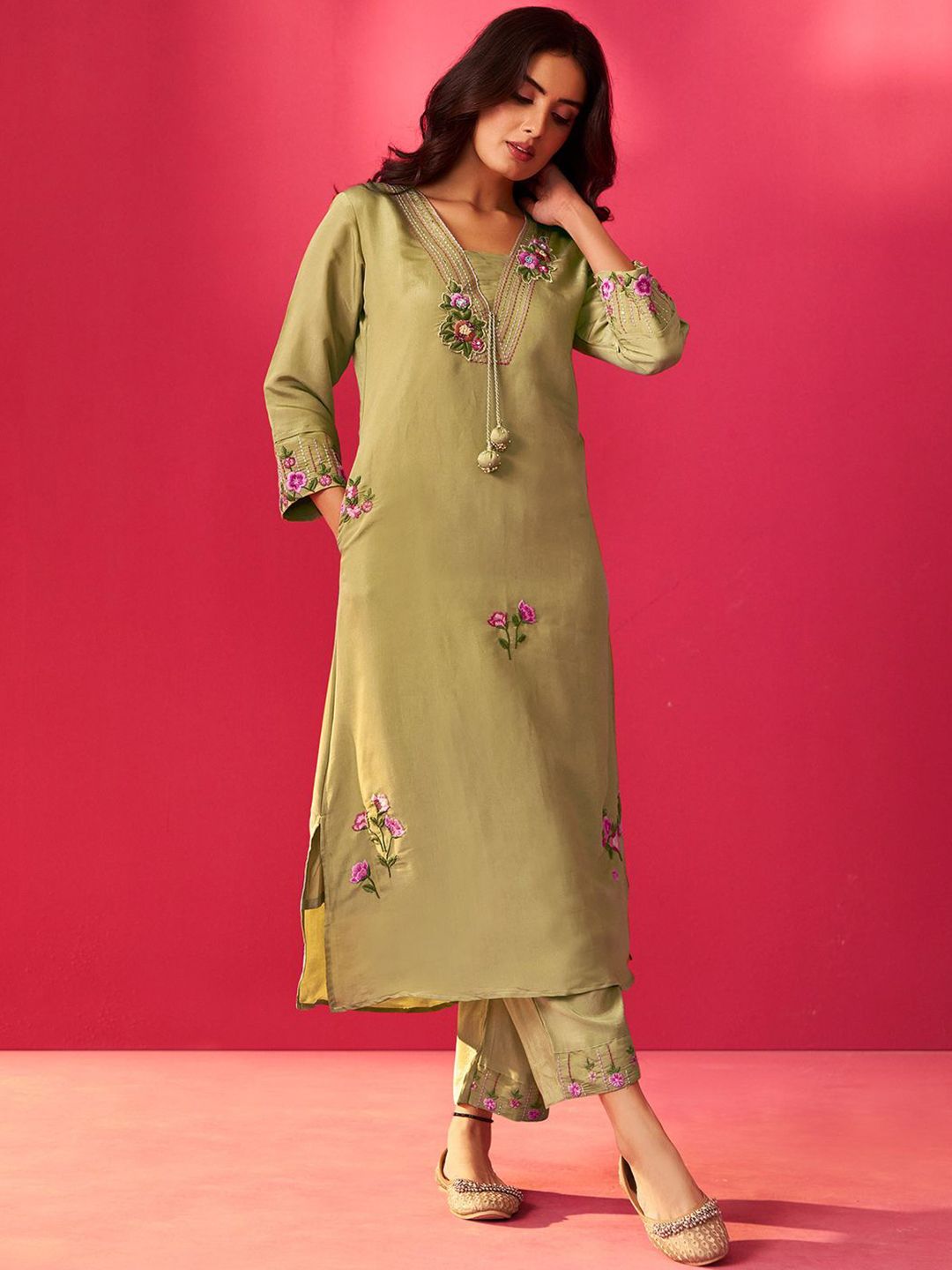 Dhiyona IE Embroidered V-Neck Top With Trousers Co-Ords