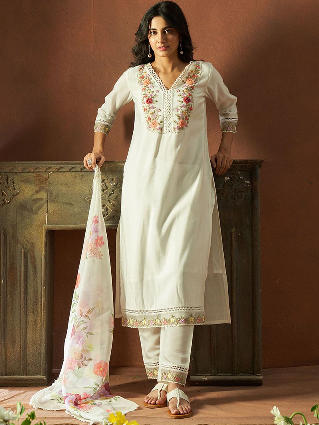 Floral Embroidered V-Neck Thread Work Straight Kurta With Trousers & Dupatta