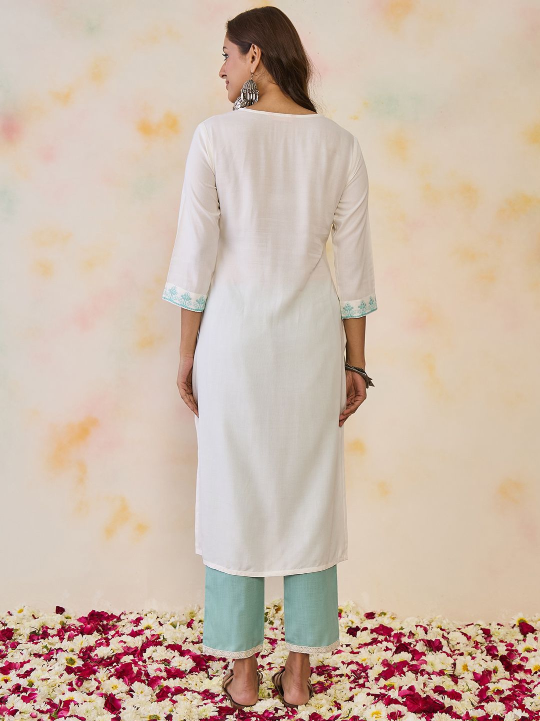 Dhiyona IE Women Ethnic Motifs Embroidered Sequinned Floral Kurta