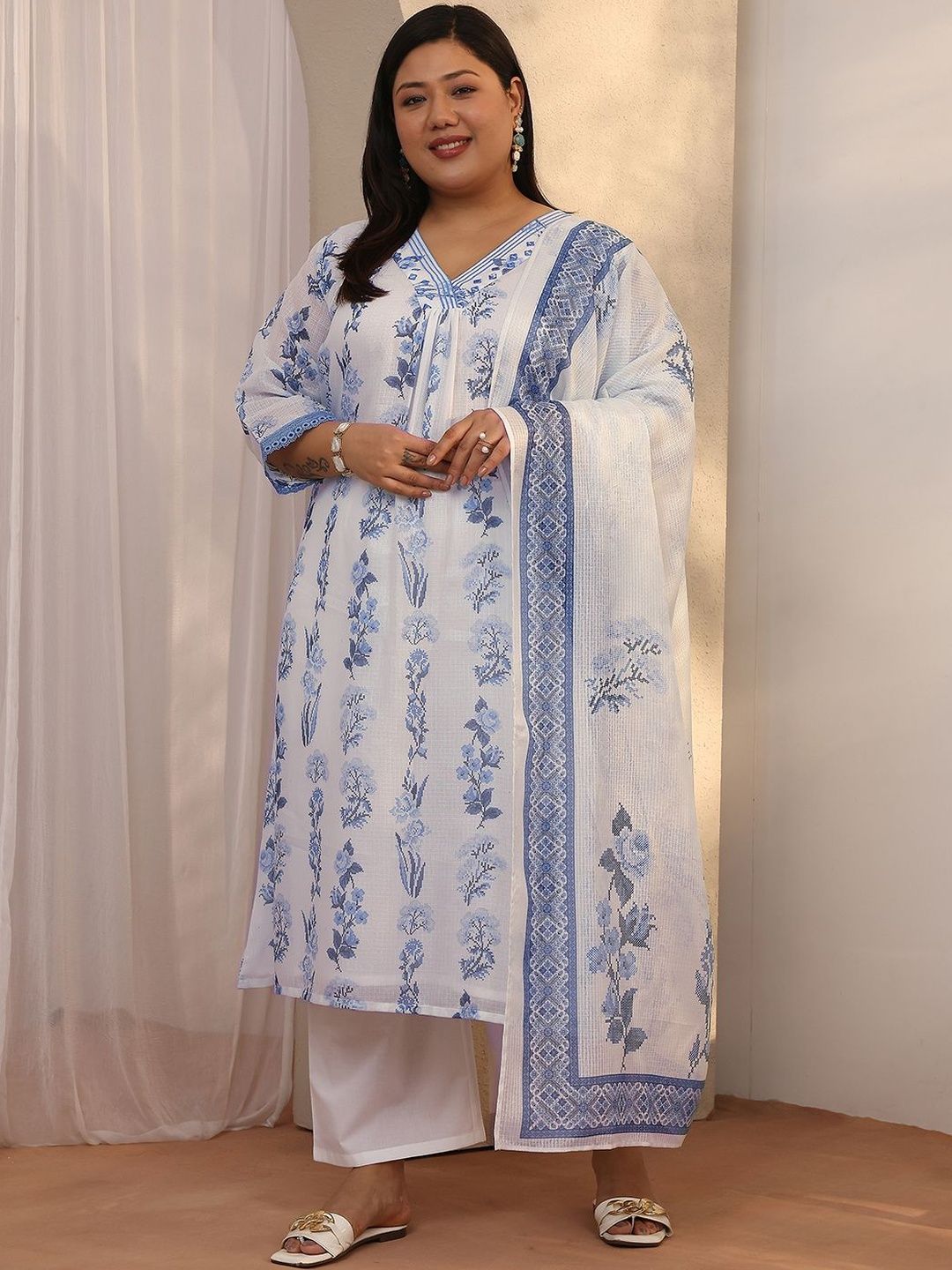 Dhiyona Women's Plus Size Floral Printed Kurta with Palazzos & With Dupatta