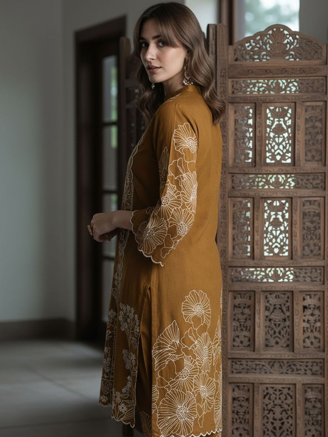 Floral Embroidered Regular Thread Work Pure Cotton Kurta With Trousers