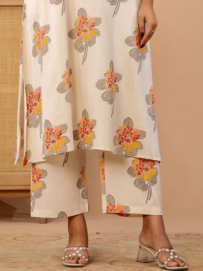 Women Floral Printed Regular Kurta with Trousers