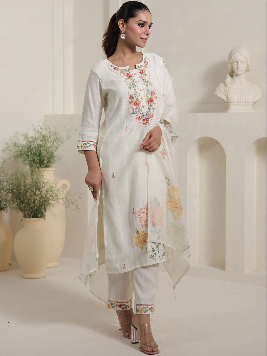 Women Floral Embroidered Regular Thread Work Kurta with Trousers & With Dupatta