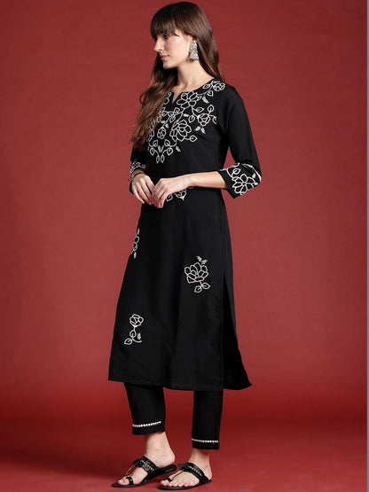 Women Floral Embroidered Regular Thread Work Kurta with Trousers & With Dupatta