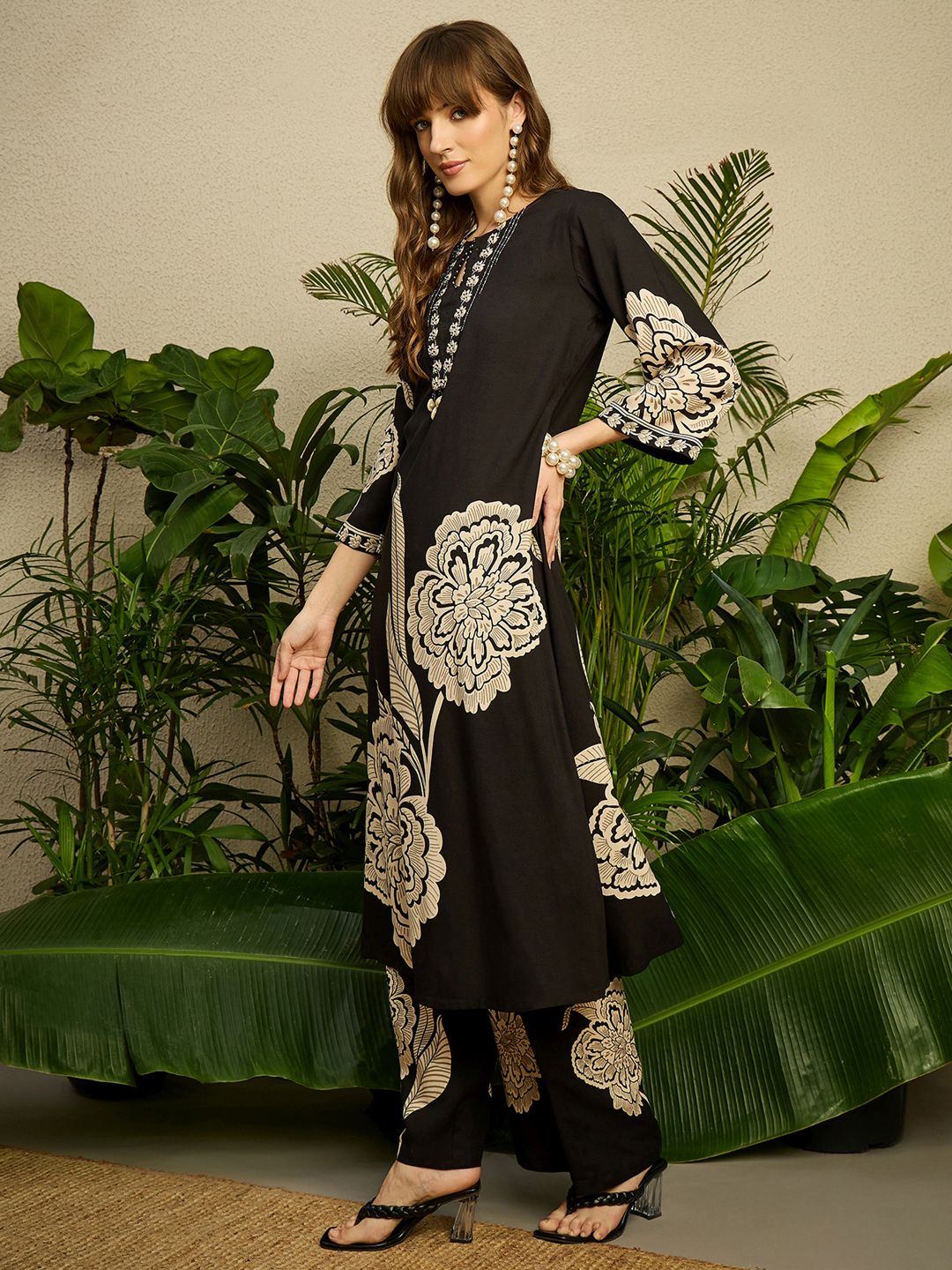 Dhiyona IE Women Black Floral Printed Pure Cotton Regular Sequinned Co-Ords