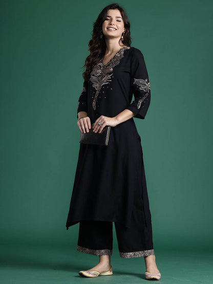 Dhiyona IE Embroidered Three-Quarter Sleeves A-Line Tunic With Palazzo