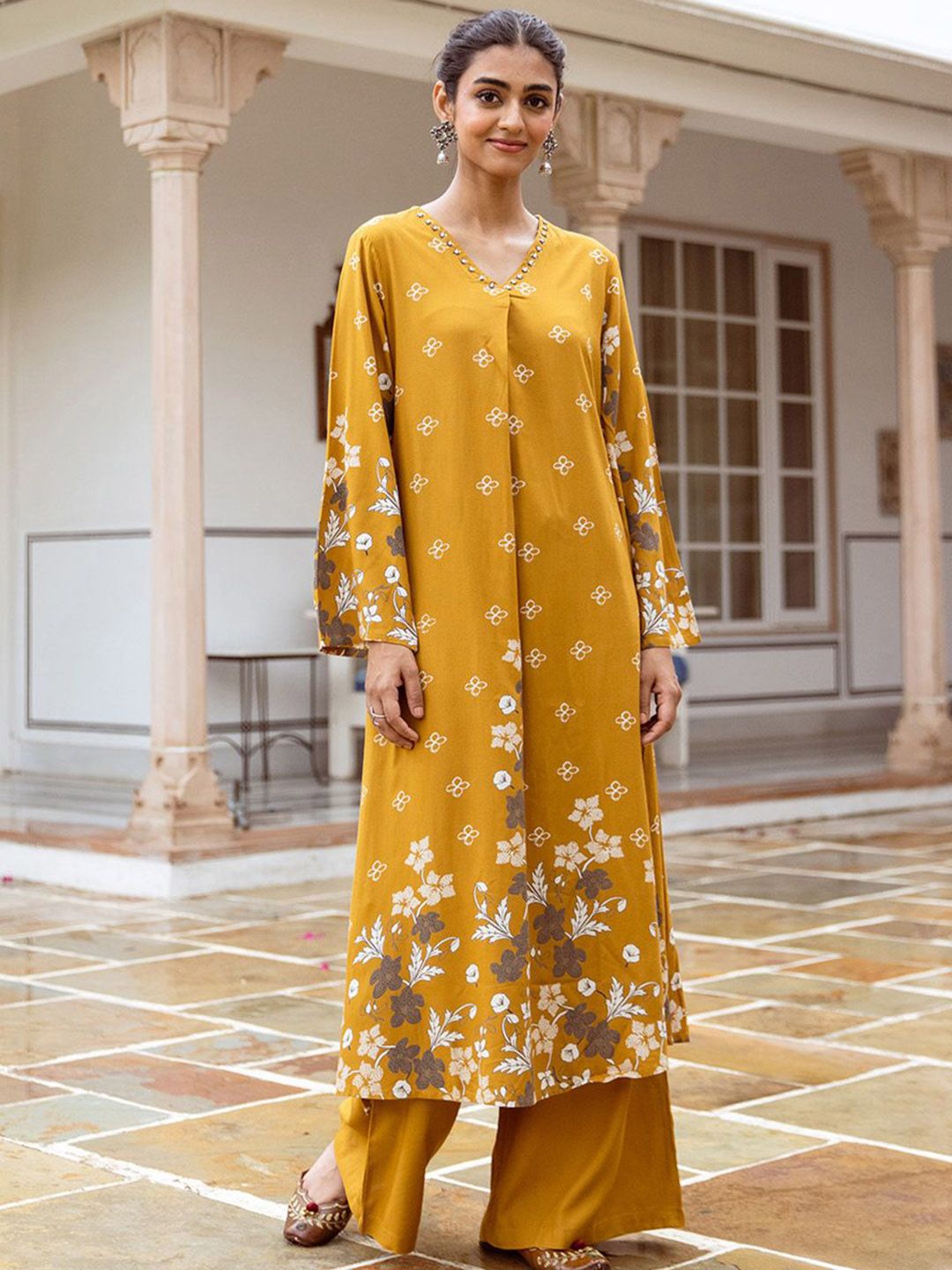 Dhiyona IS Women's Floral Printed Beads & Stones Straight Kurta With Palazzos