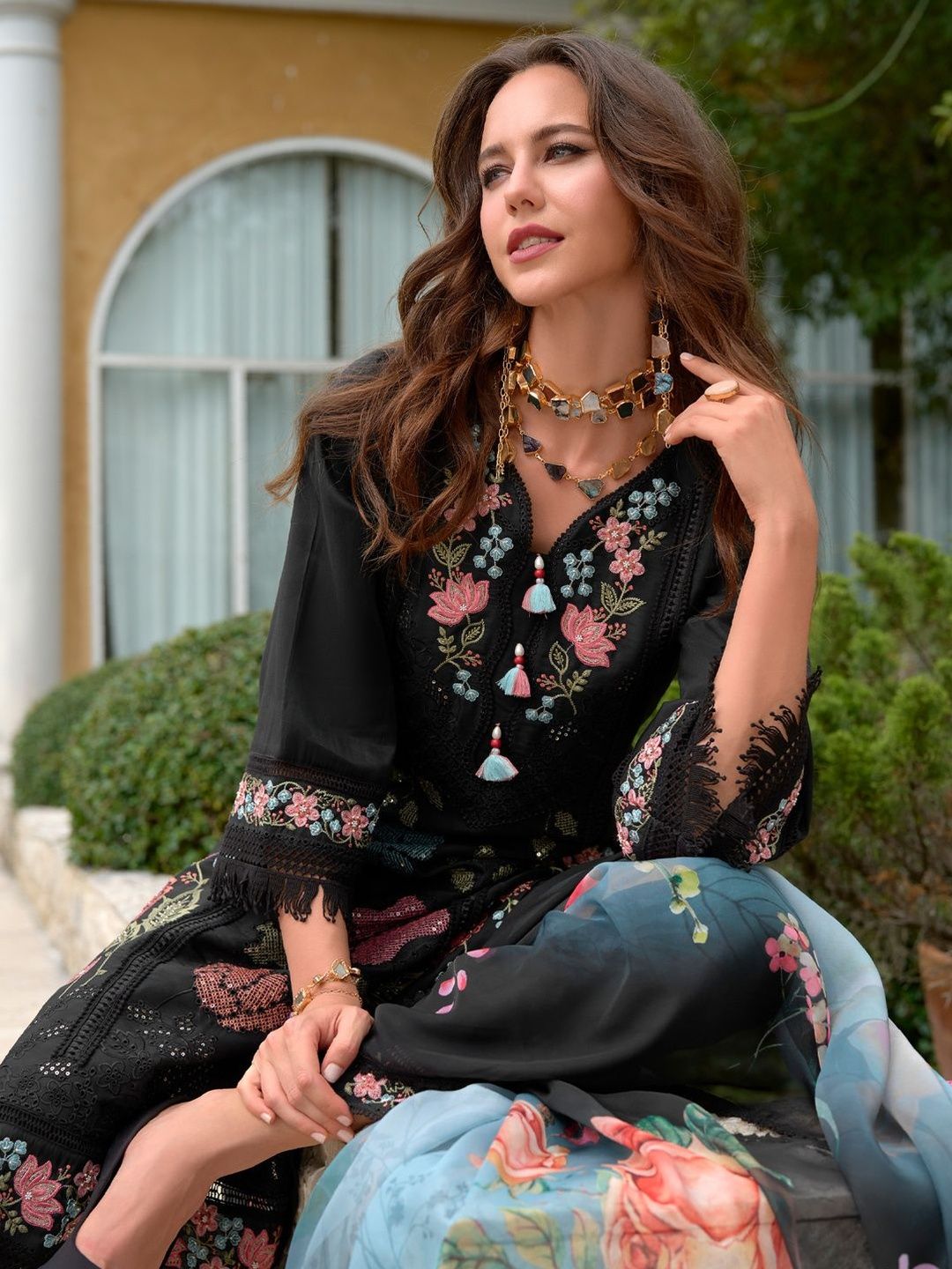 Women Floral Embroidered Thread Work Pure Silk Kurta with Trousers & With Dupatta