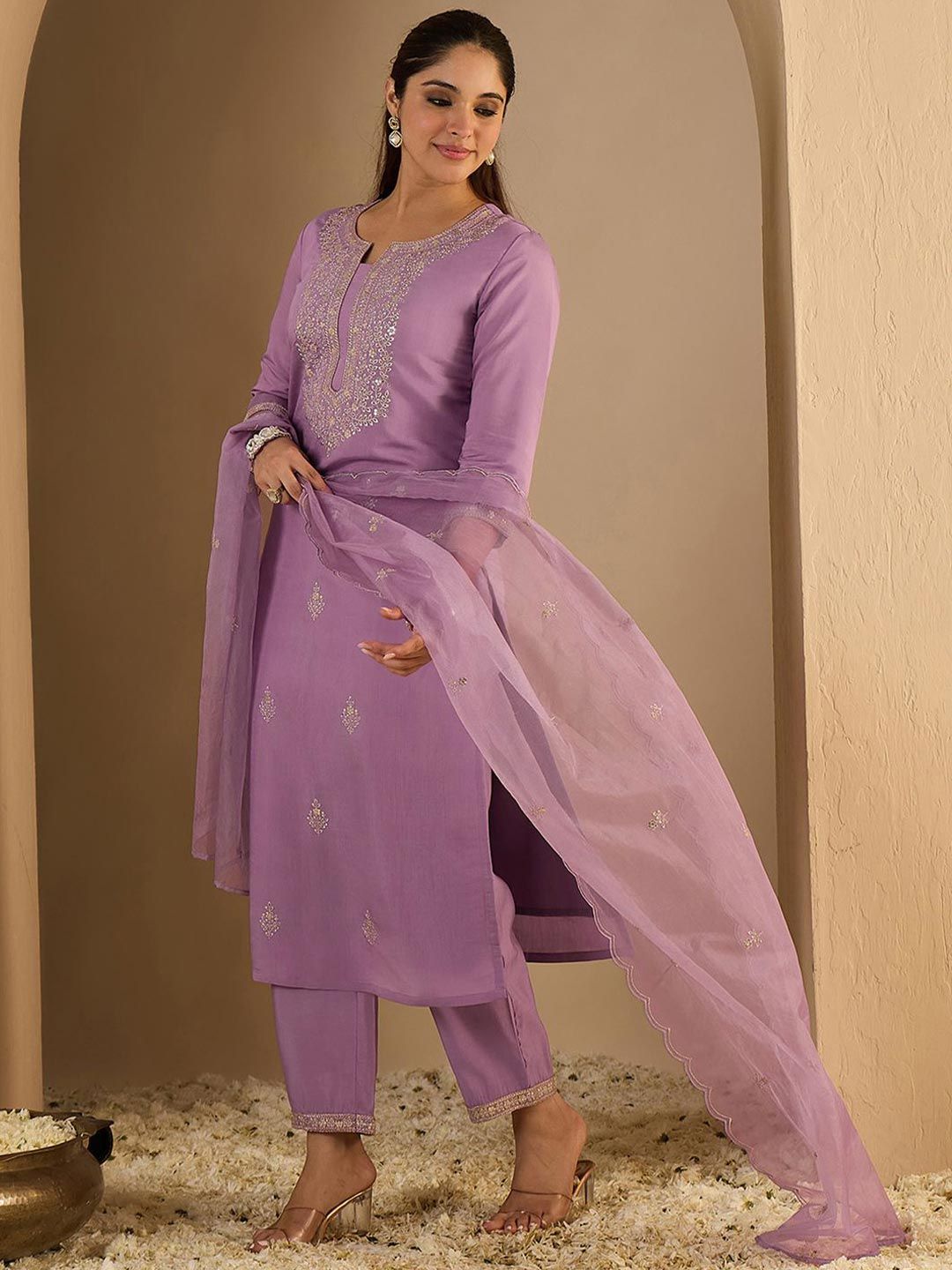 Dhiyona IE Women's Ethnic Motifs Embroidered Thread Work Straight Kurta With Trousers & Dupatta