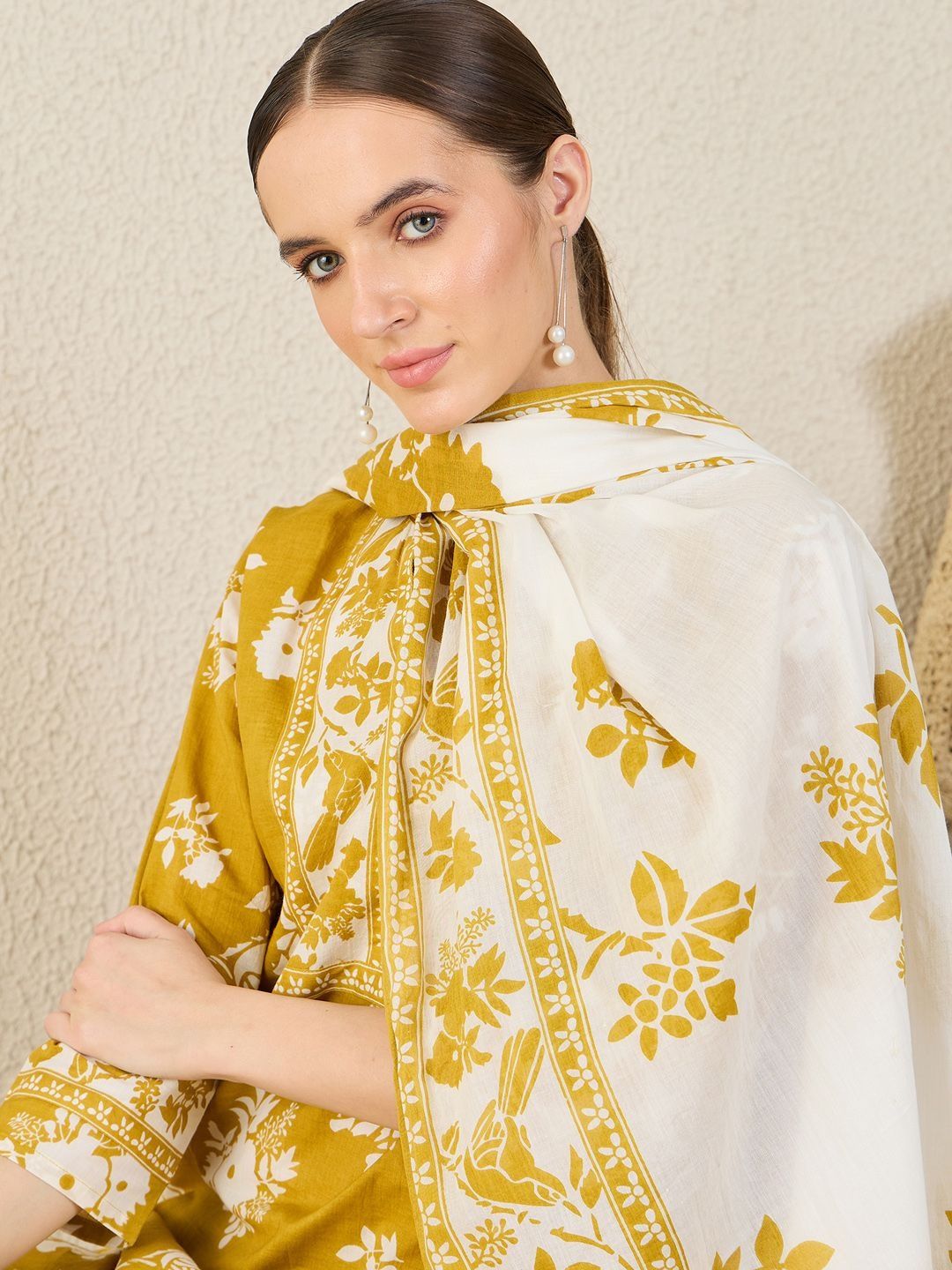 Women Floral Printed Pure Cotton Kurta with Trousers & Dupatta