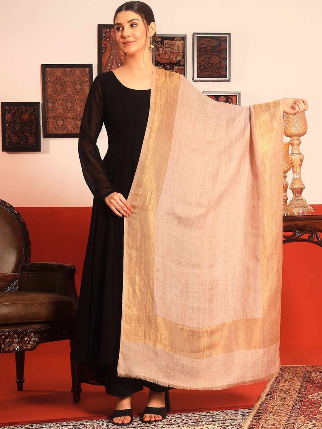 Dhiyona PA Woven Design Reversible Fringed Medium Woollen Shawl