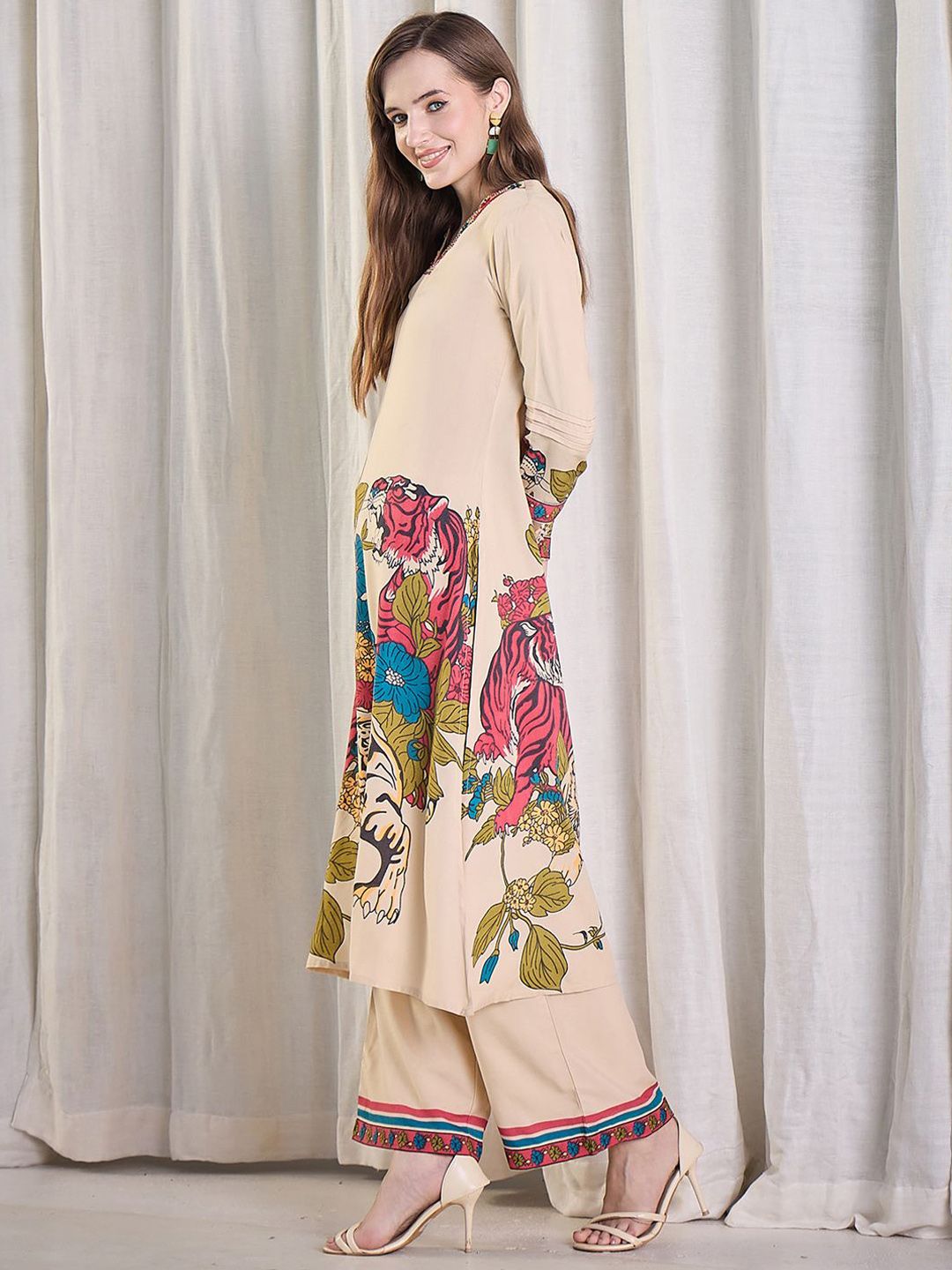 Women Animal Printed Kurta with Trousers