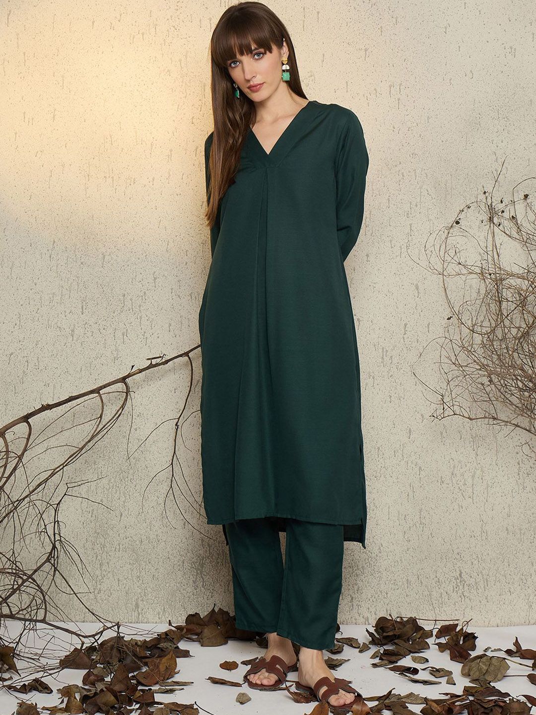 Dhiyona IE Women Solid V-Neck Top and Trousers Co-Ords