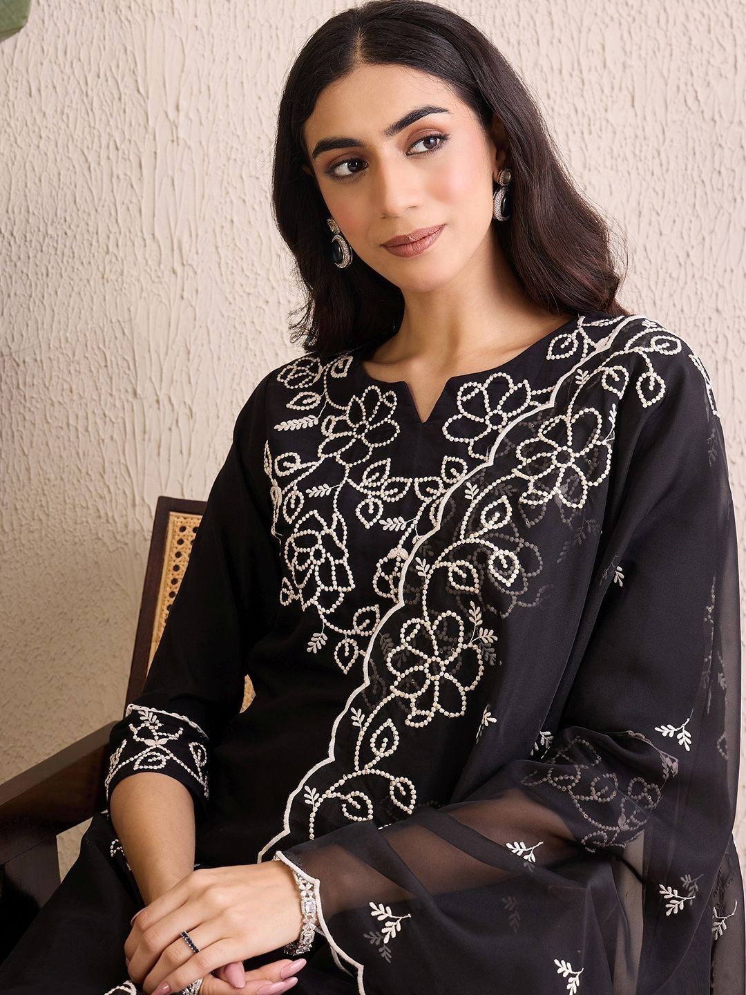 Women Floral Embroidered Regular Thread Work Kurta with Trousers & With Dupatta