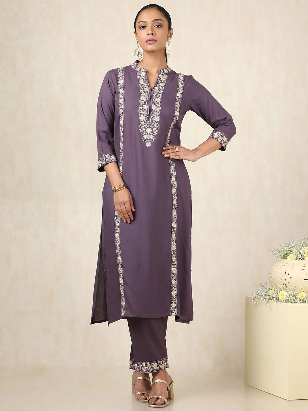 Dhiyona SO Women's Floral Embroidered Mandarin Collar Thread Work Kurta With Trouser