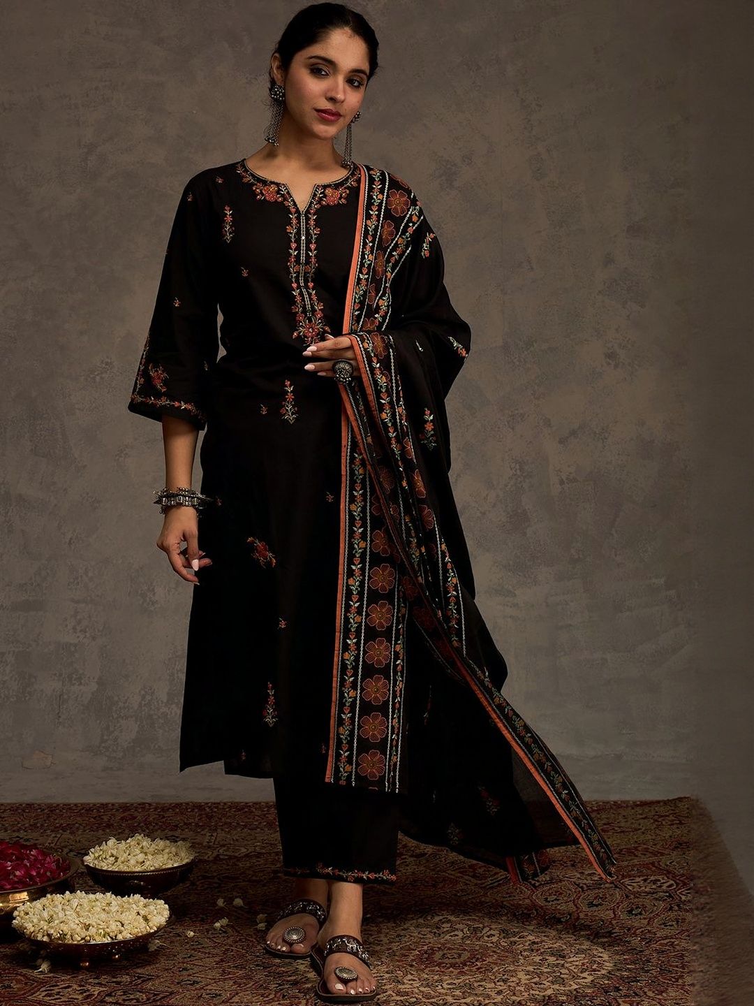 Women Embroidered Thread Work Pure Cotton Kurta with Trousers & Dupatta