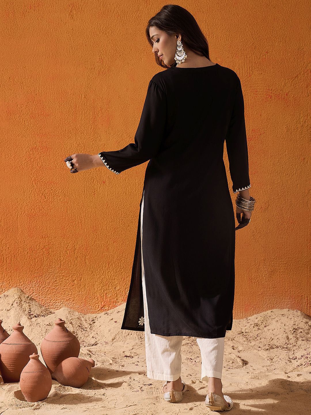 Dhiyona IE Black Floral Embroidered Straight Kurta