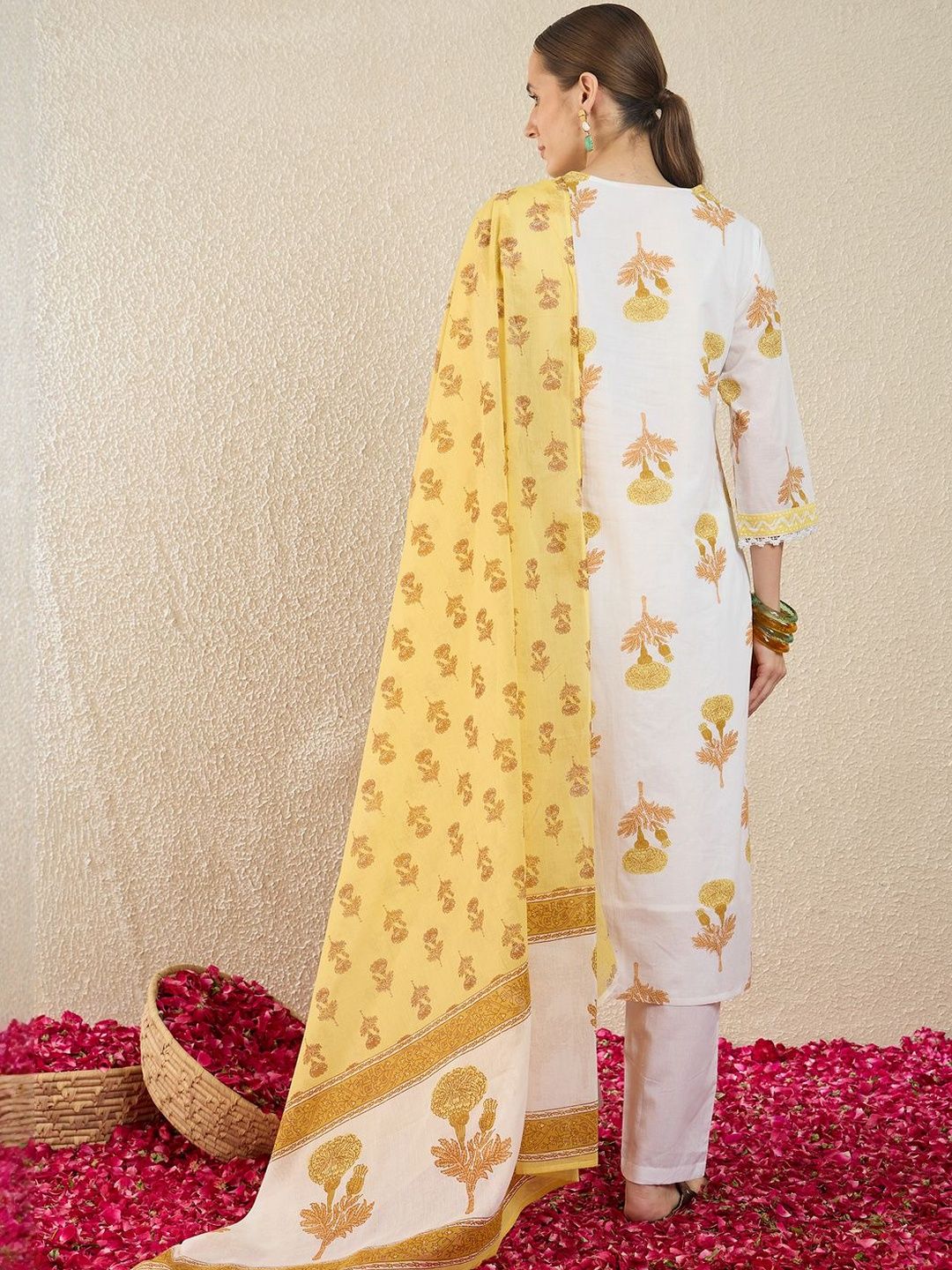 Women Floral Printed Regular Thread Work Pure Cotton Kurta with Trousers & With Dupatta
