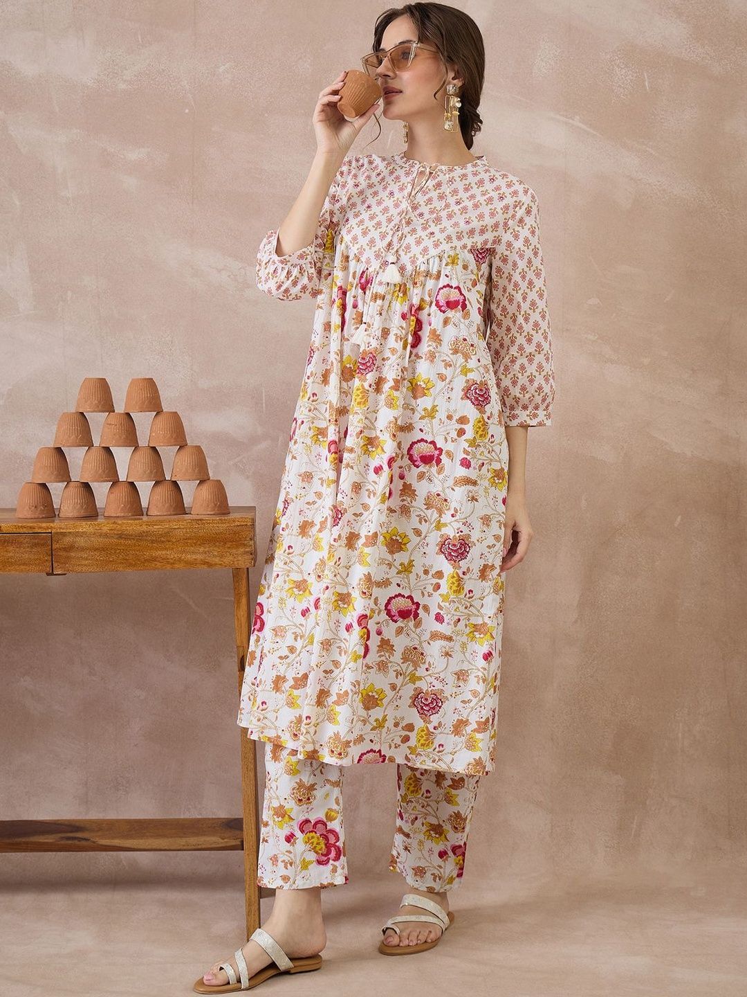 Dhiyona IE Women Floral Printed Empire Pure Cotton Kurta with Trousers