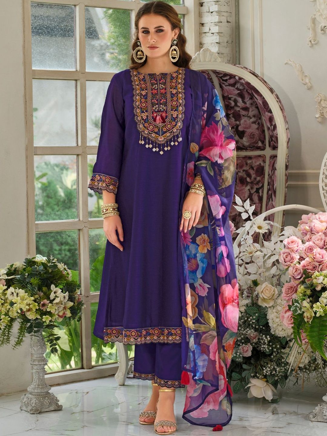 Dhiyona IE Women Floral Embroidered Kurta with Trousers & Dupatta